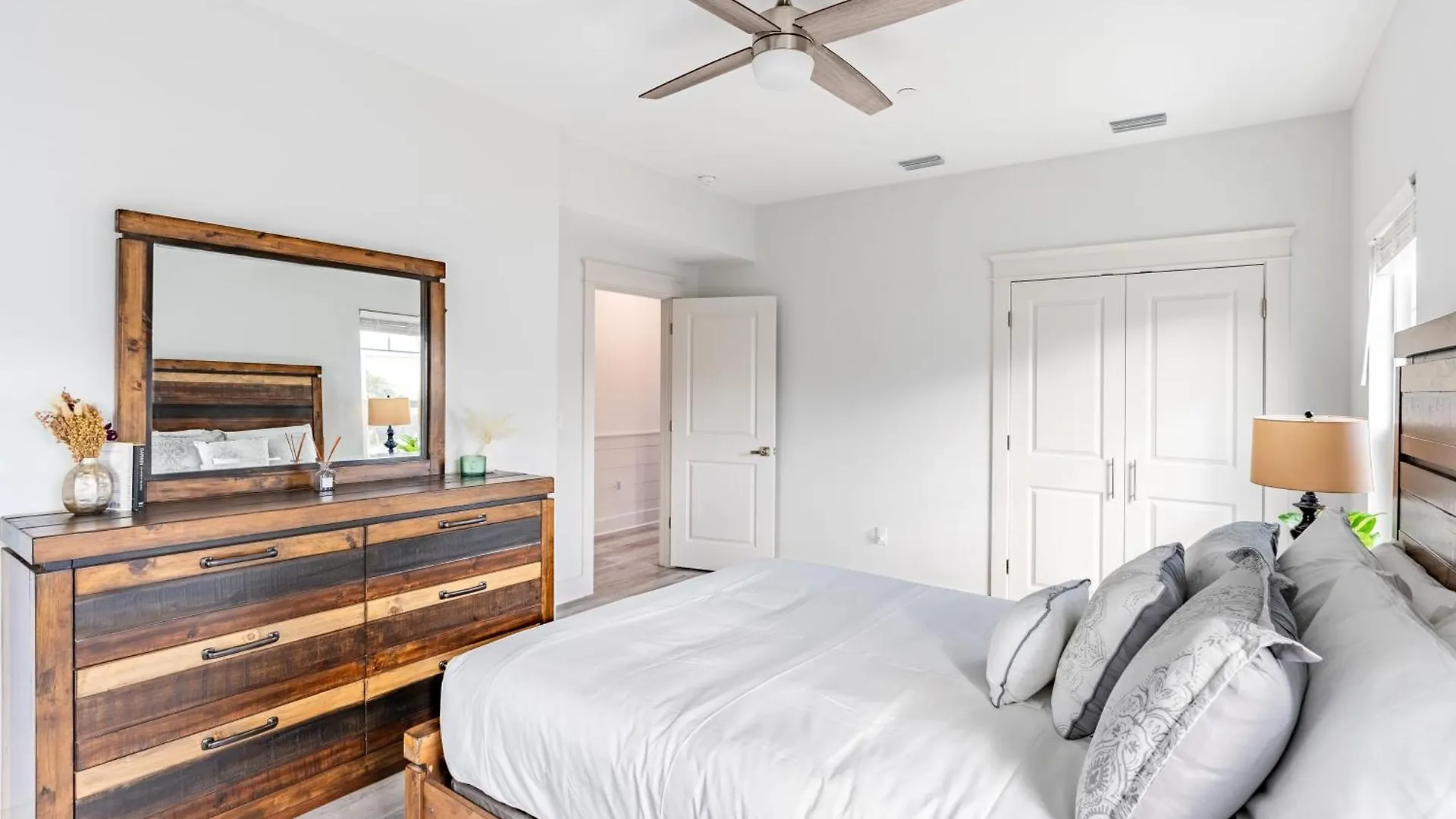 Modern 5Bdr W Private Pool 2 Min Walk To The Beach Montoute By Avantstay Panama City Beach