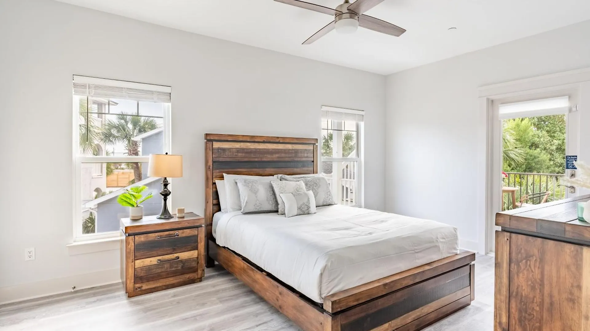 Modern 5Bdr W Private Pool 2 Min Walk To The Beach Montoute By Avantstay Panama City Beach United States