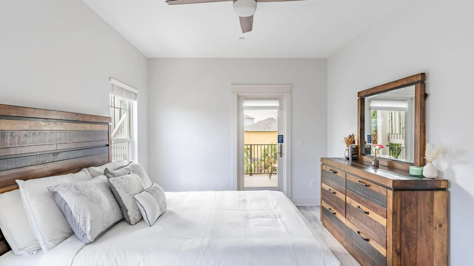 Modern 5Bdr W Private Pool 2 Min Walk To The Beach Montoute By Avantstay Panama City Beach Holiday home